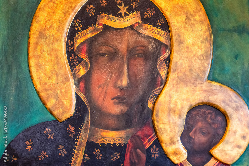 Madona a patrné jizvy na tváři opředené legendou Madona a patrné jizvy na tváři opředené legendou