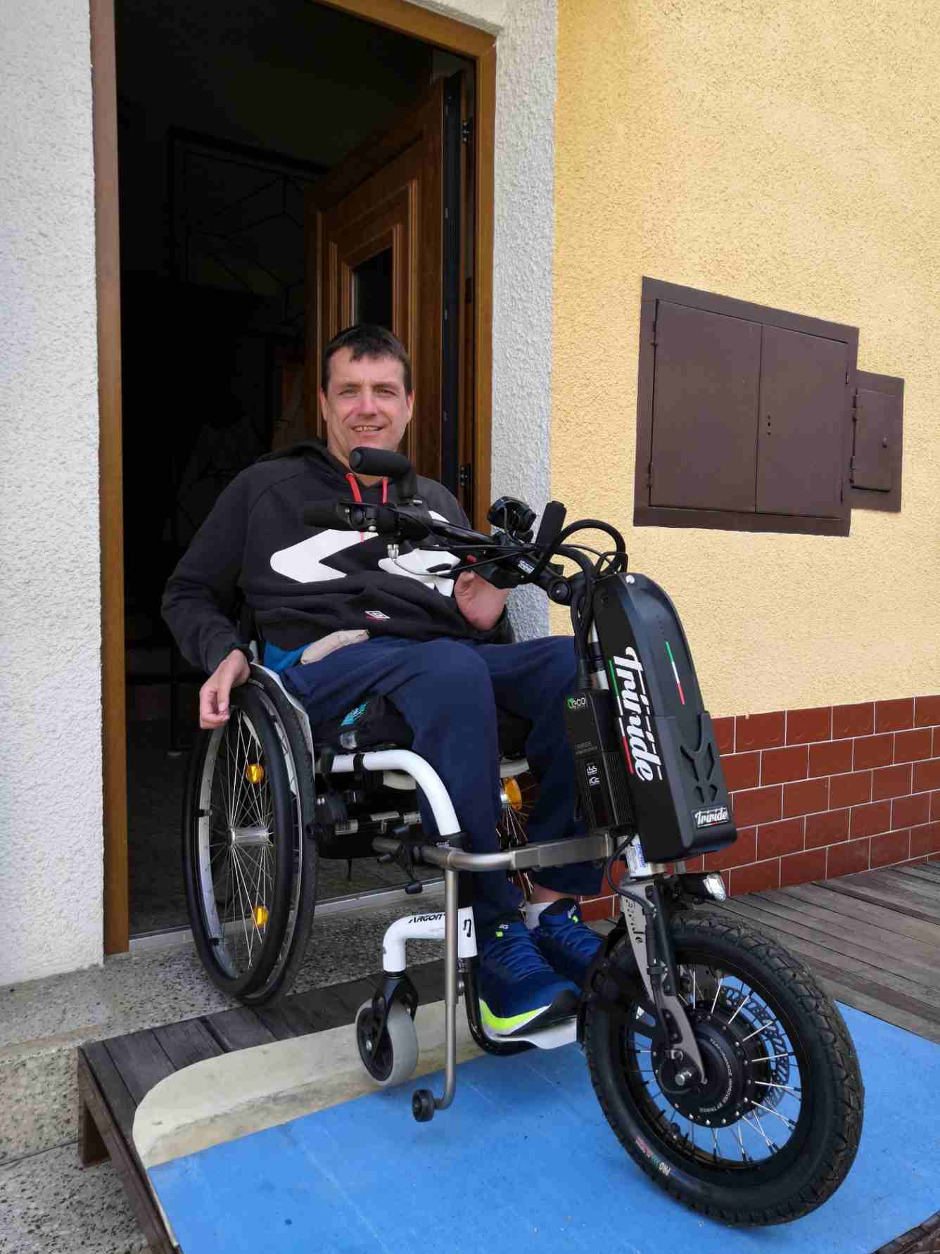 nadace přispěla částkou 20 tisíc korun na pořízení elektrického přídavného pohonu vozíku
