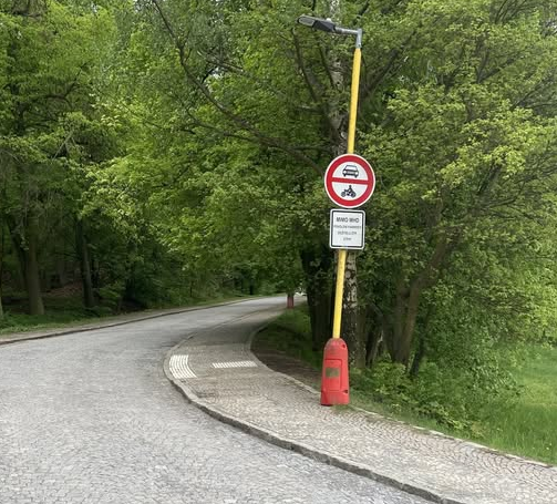 Vstup s povolením a pro držitele kartičky ZTP Vstup s povolením a pro držitele kartičky ZTP