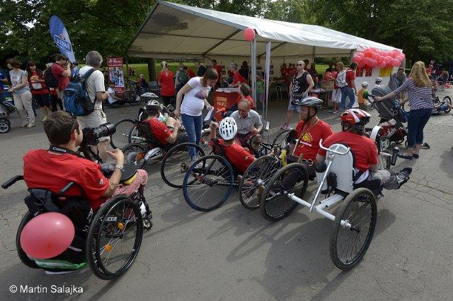 V programu nechyběly závody handbiků