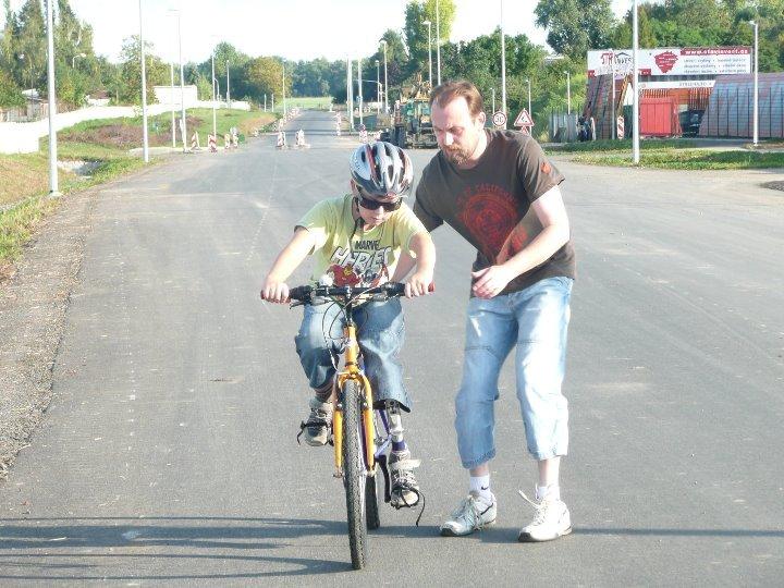 Jakub s tátou a jeho cyklistické začátky