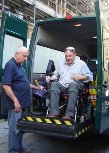 Ochotný personál společnosti Handicap transport 