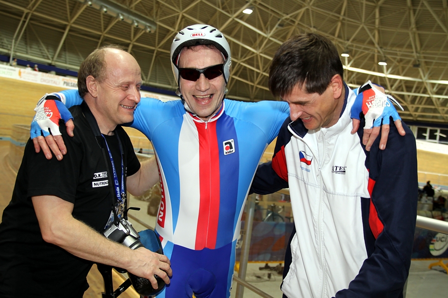 S trenérem Viktorem Zapletalem a mechanikem Milanem Kvasničkou