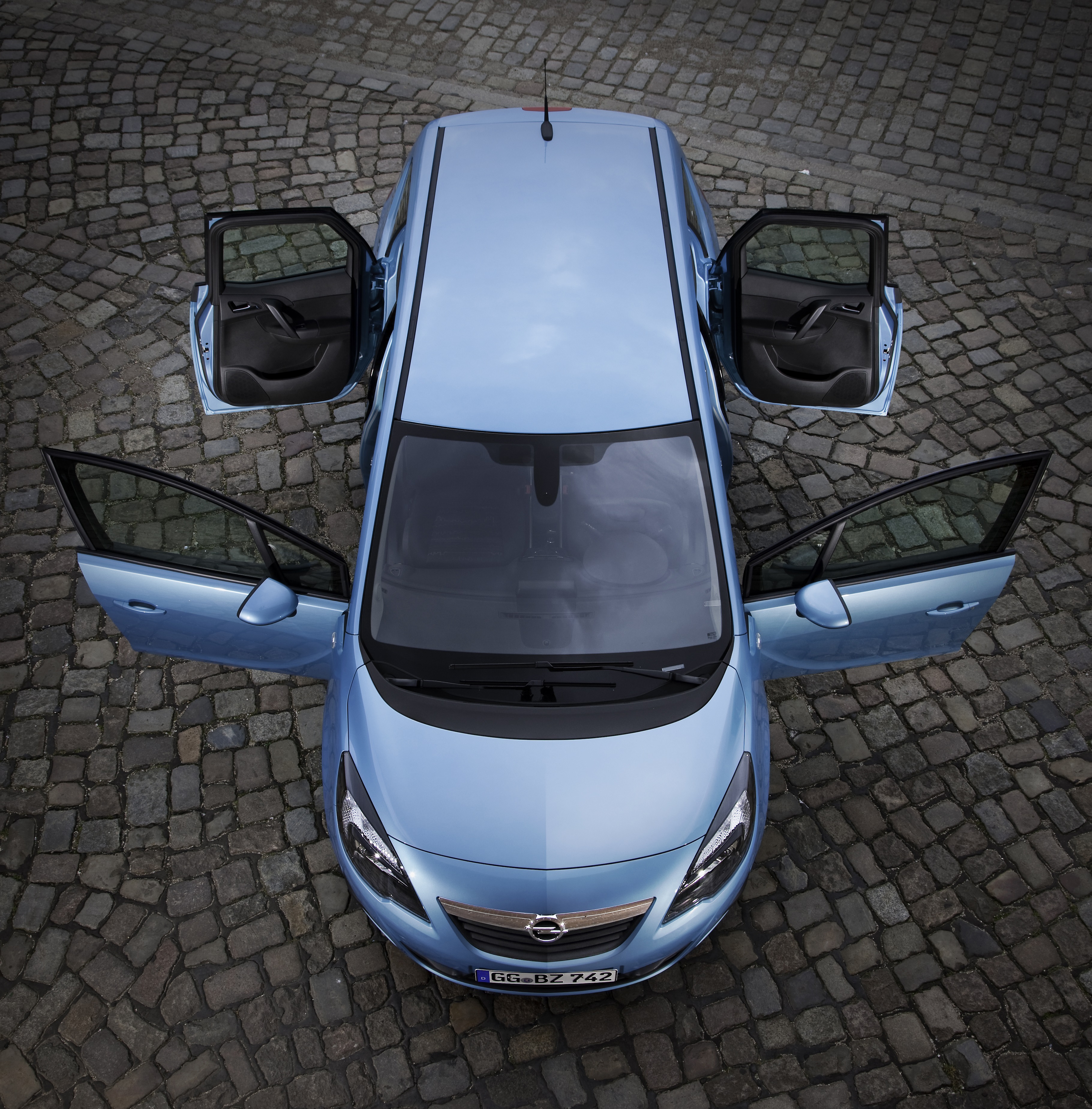 Opel Meriva s protisměrnými dveřmi