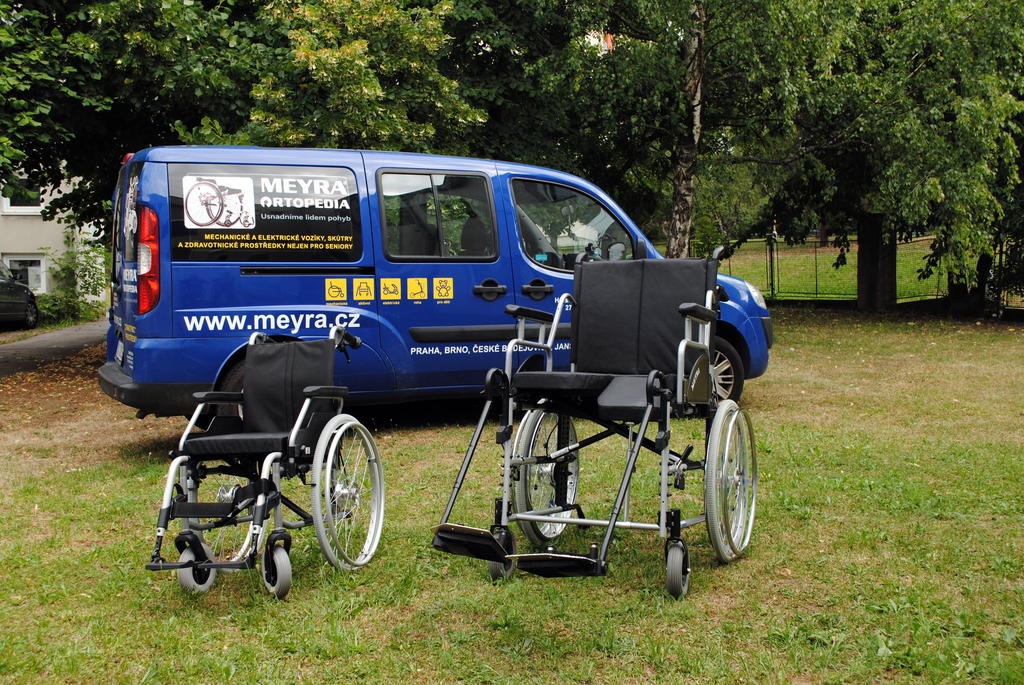 Porovnání běžného vozíku a vozíku Tomáše Pustiny