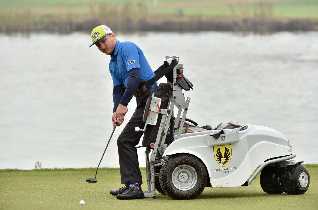 Handicapovaný golfista Pavel Bambousek