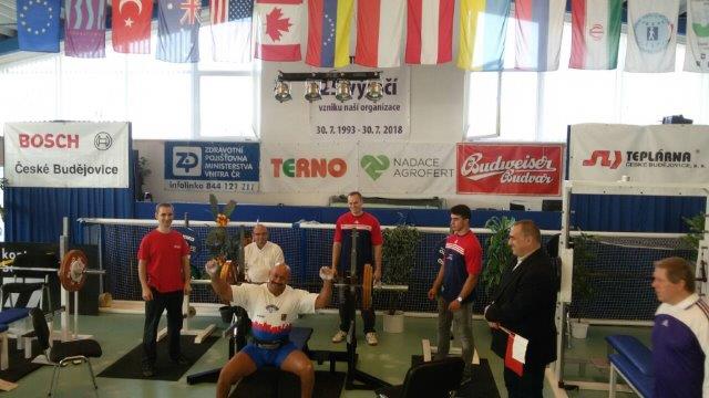 MČR benchpress handicap - Martin Biháry po úspěšném zvedu